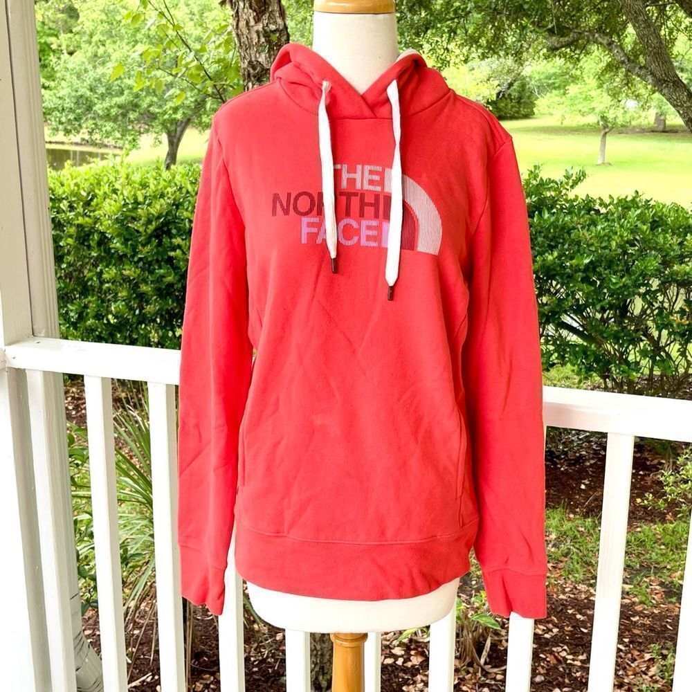 The North Face Hoodie. Medium